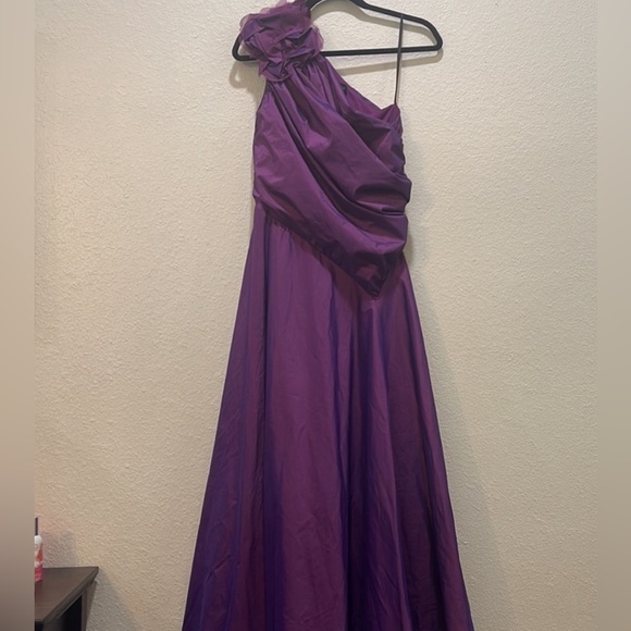 🔮 Gorgeous Tadashi Shoji Gown | Size 10 🔮 - Picture 1 of 7